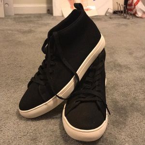 Kenneth Cole Black Chukka Sneakers